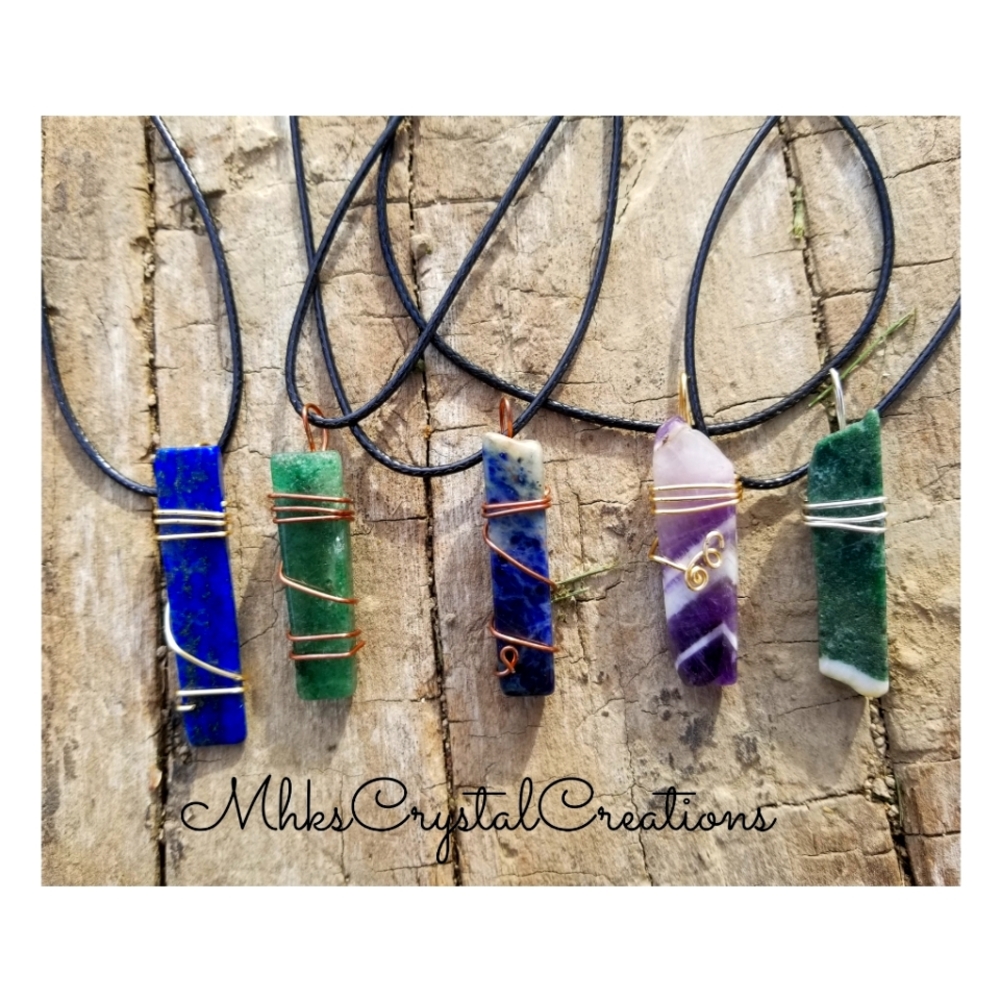 ⭐3 for 25⭐Intuitively choosen crystal necklaces.